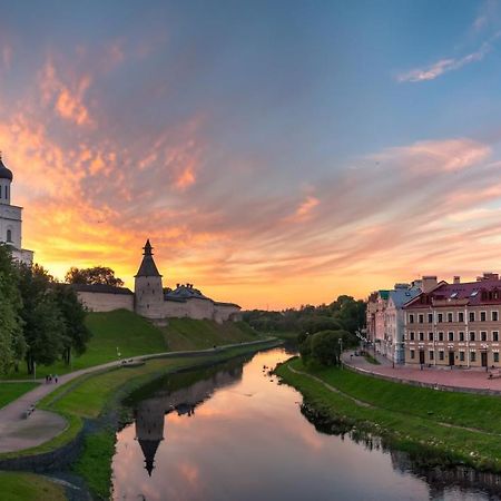 Golden Embankment Hotel Pskov Exterior photo