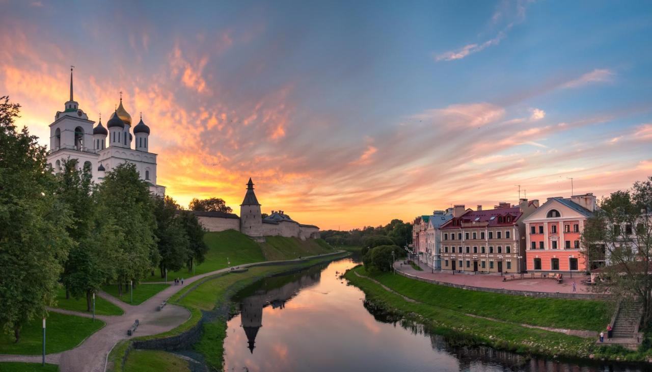 Golden Embankment Hotel Pskov Exterior photo