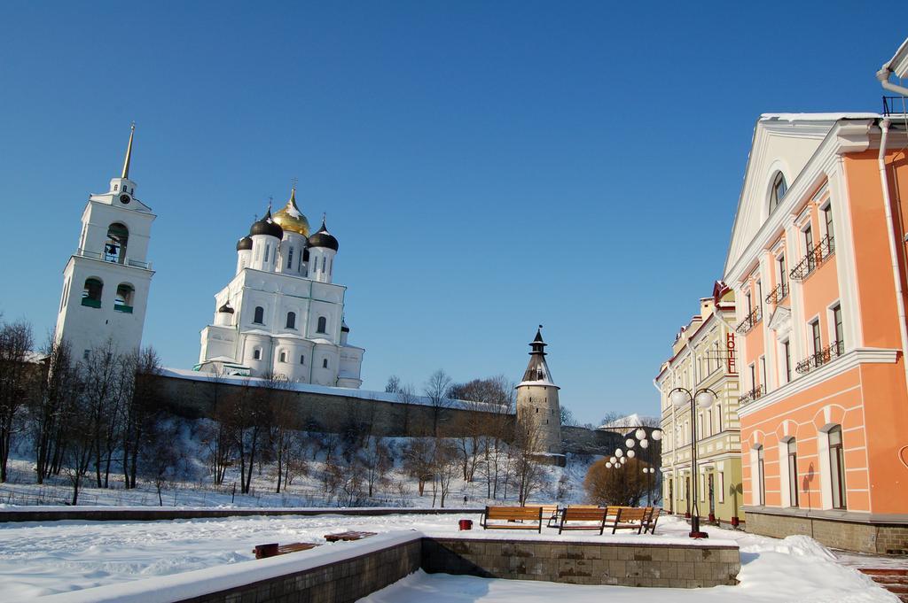 Golden Embankment Hotel Pskov Exterior photo