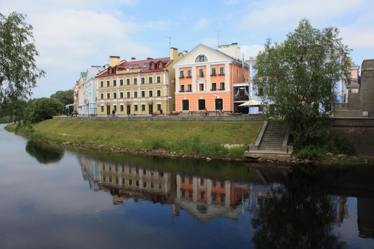 Golden Embankment Hotel Pskov Exterior photo